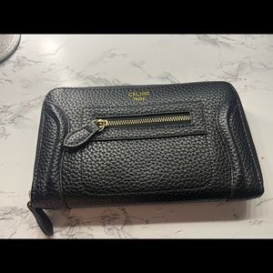 Black accordion wallet